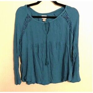Old Navy Blouse With Tie front and Lace Detail in Size Medium